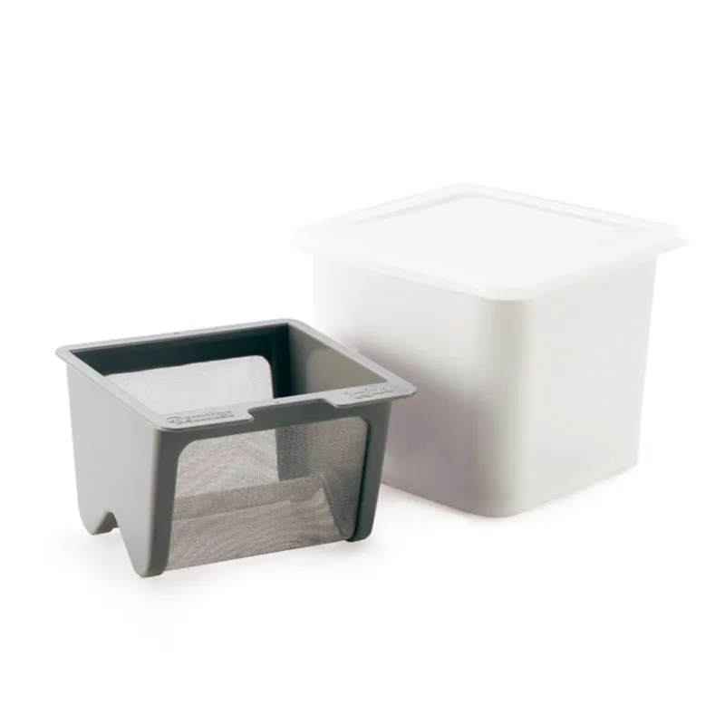 CUISIPRO Frischkäse-Set in weiß, featuring various fresh cheese spreads and blocks, on a clean background.