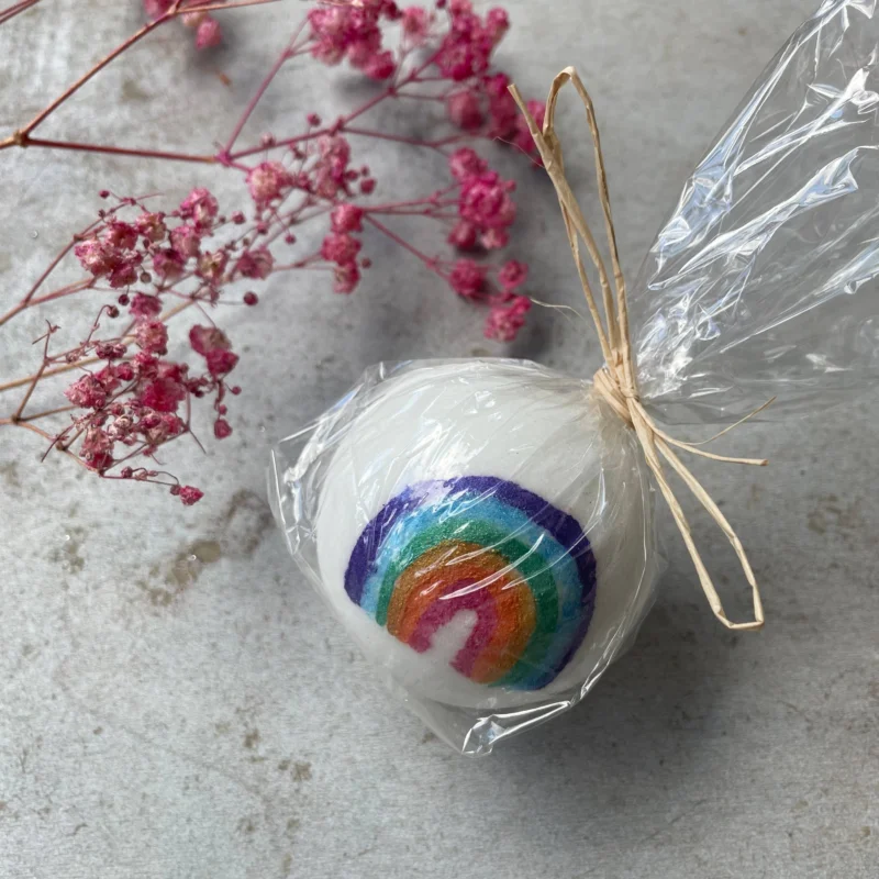*Regenbogen* Badekugel mit Schaum - Erdbeere