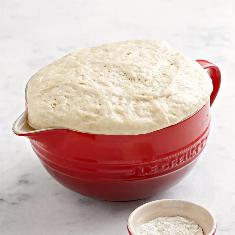 Bol cerámico con asa y pico vertedor de Le Creuset-