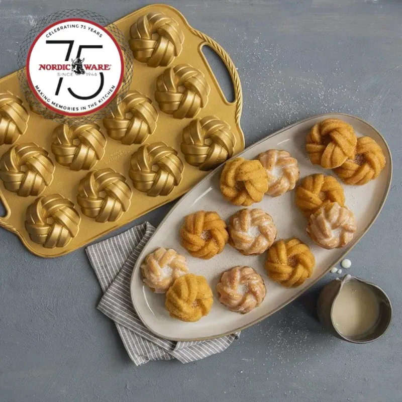 Molde Braided Bundtlette Pan Nordic Ware 75º Aniversario - Claudia&Julia