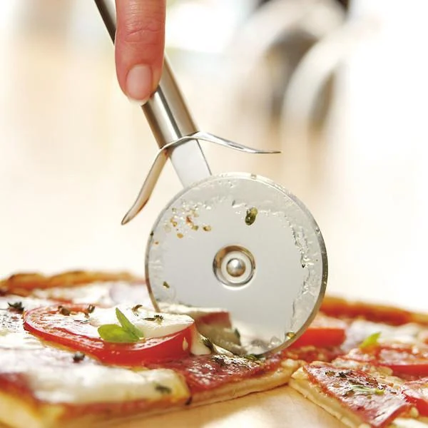 Cortador de pizza de acero inoxidable WMF Profi Plus - Claudia&Julia