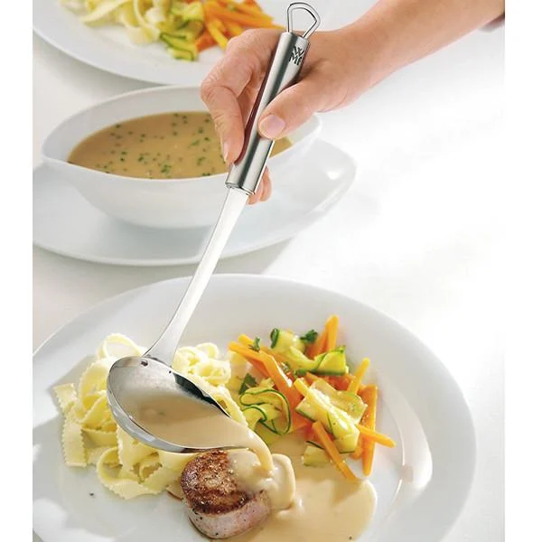 Cucharón para verter 28cm WMF Profi Plus - Claudia&Julia
