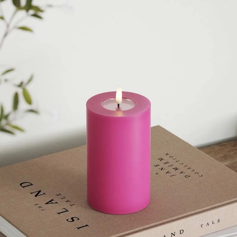 Deluxe Homeart - Stumpenkerze LED Magenta (7,5x12,5cm)