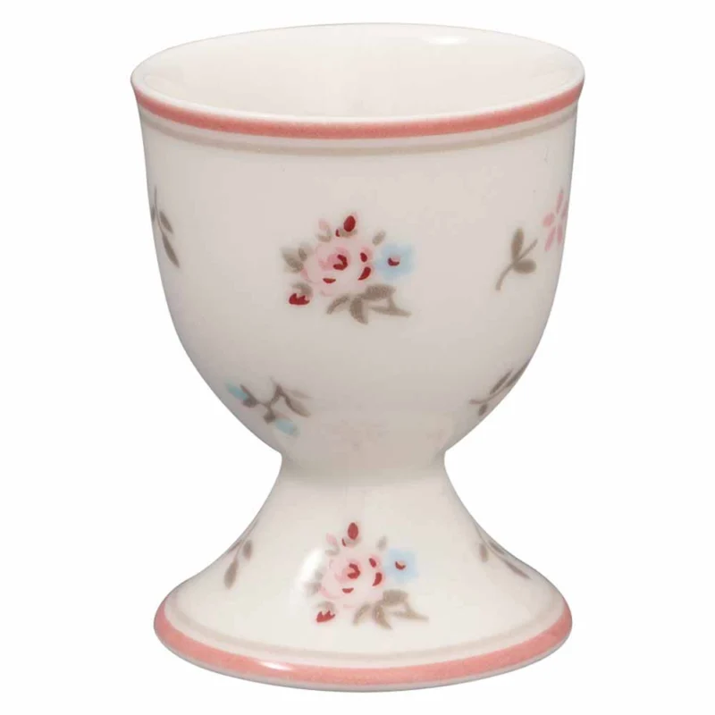 Ein weißer GreenGate - Junia Eierbecher, geschmückt mit rosa und blauen Blumenmustern und einem rosa Rand oben und unten.