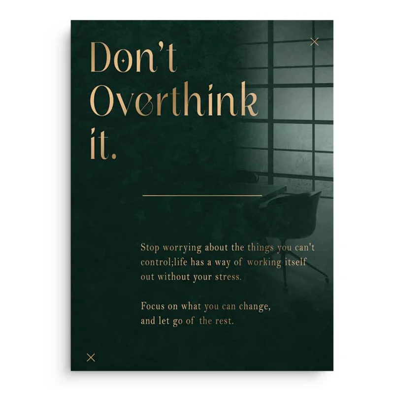 DOTCOMCANVAS Acrylglasbild Don't Overthink it. – goldene Serifen-Typografie auf dunkelgrünem Hintergrund, Frontansicht ohne Rahmen