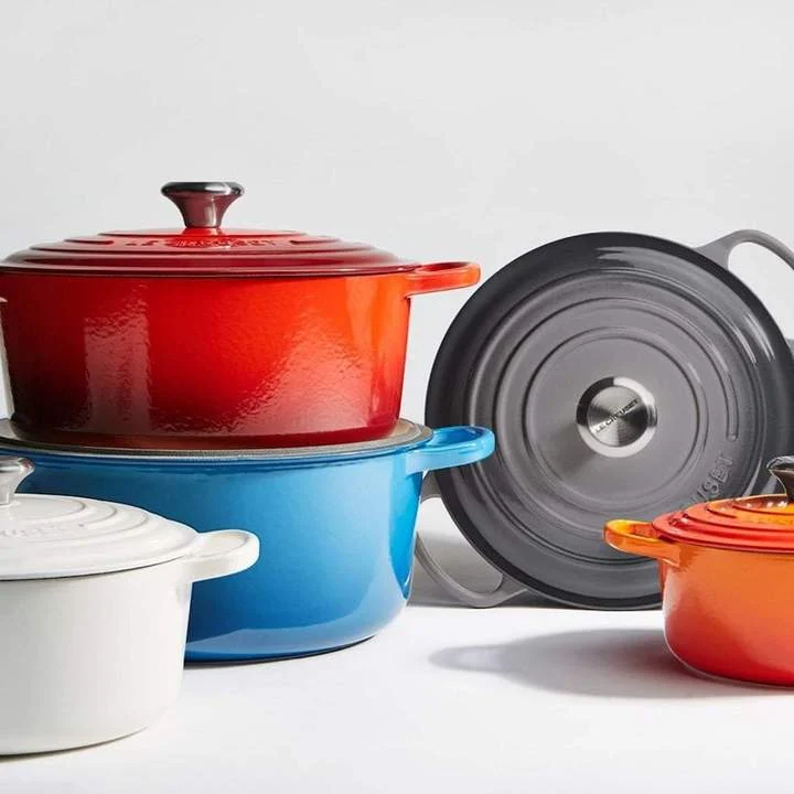 Cocottes Redondas modelo Evolution de la marca Le Creuset de distintos colores