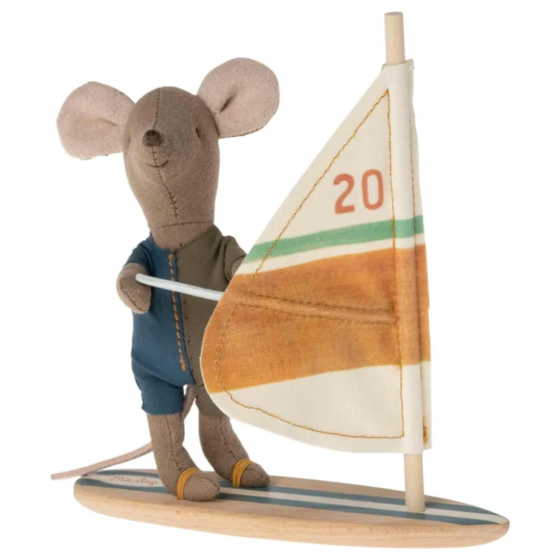 Maileg - Maus Little Brother als Surfer auf Windsurfbrett